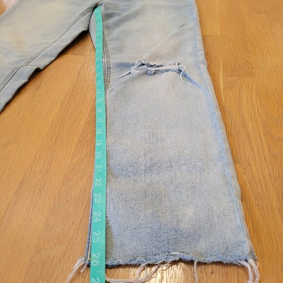 Universal Thread Jeans Distressed Curvy Light Blue Straight Leg Size 10 Denim - Picture 11 of 12
